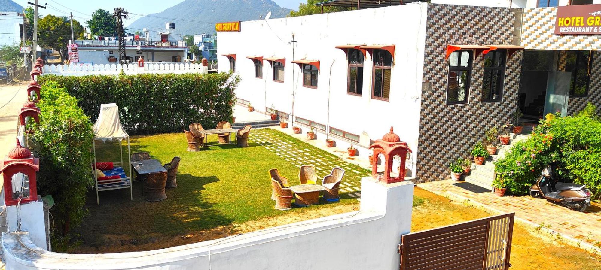 Hotel Grand Vijay Pushkar Exteriör bild